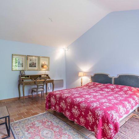 La Maison Des Artistes Менерб Экстерьер фото