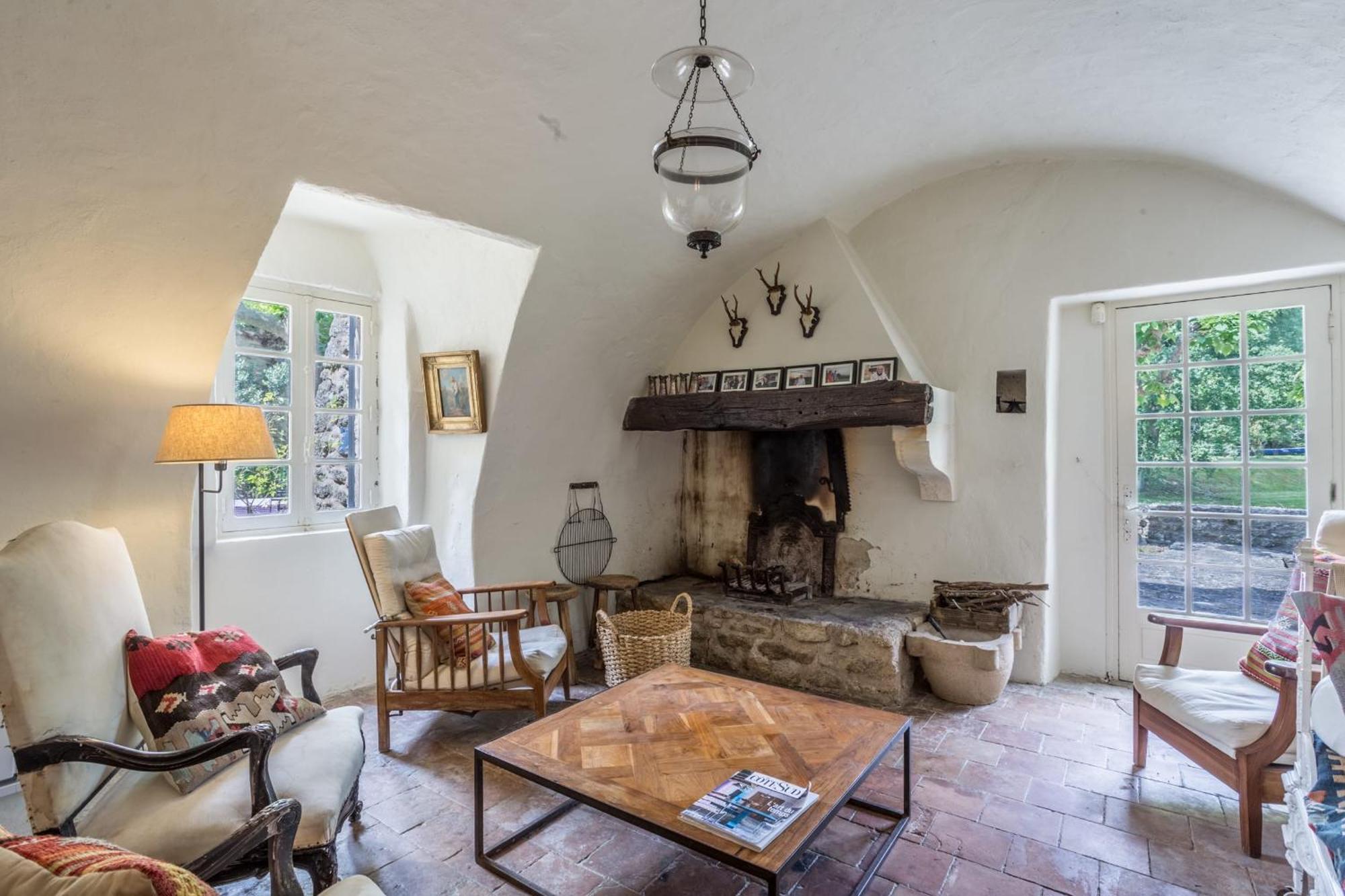 La Maison Des Artistes Менерб Экстерьер фото