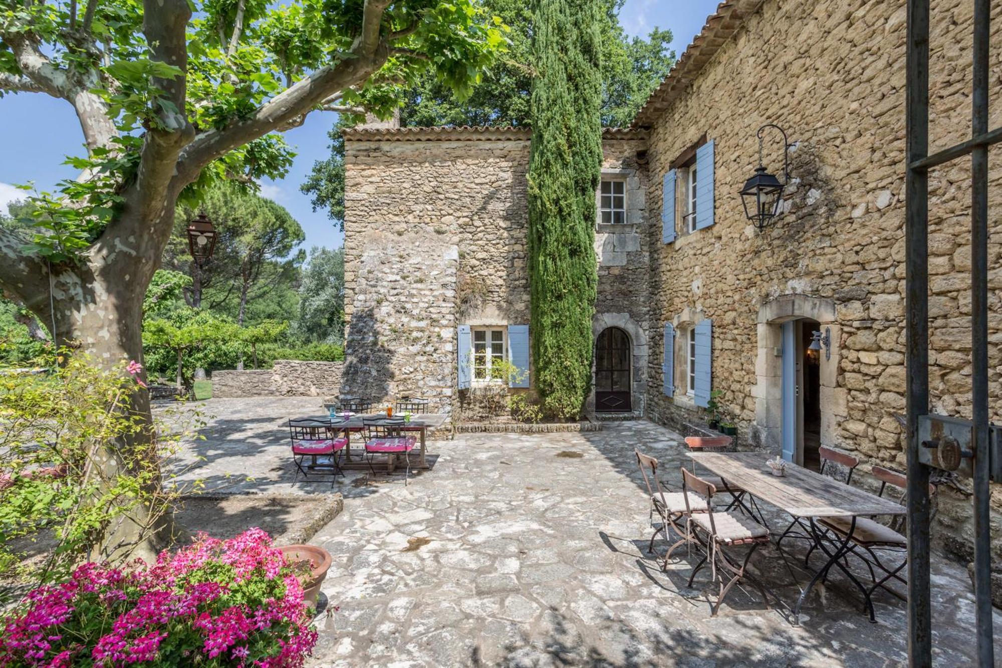 La Maison Des Artistes Менерб Экстерьер фото